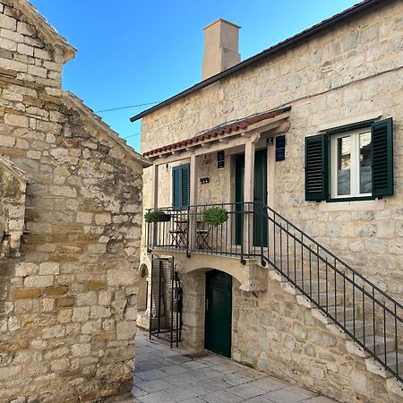 Perfectly Located Cherry Stone House Split Exterior photo